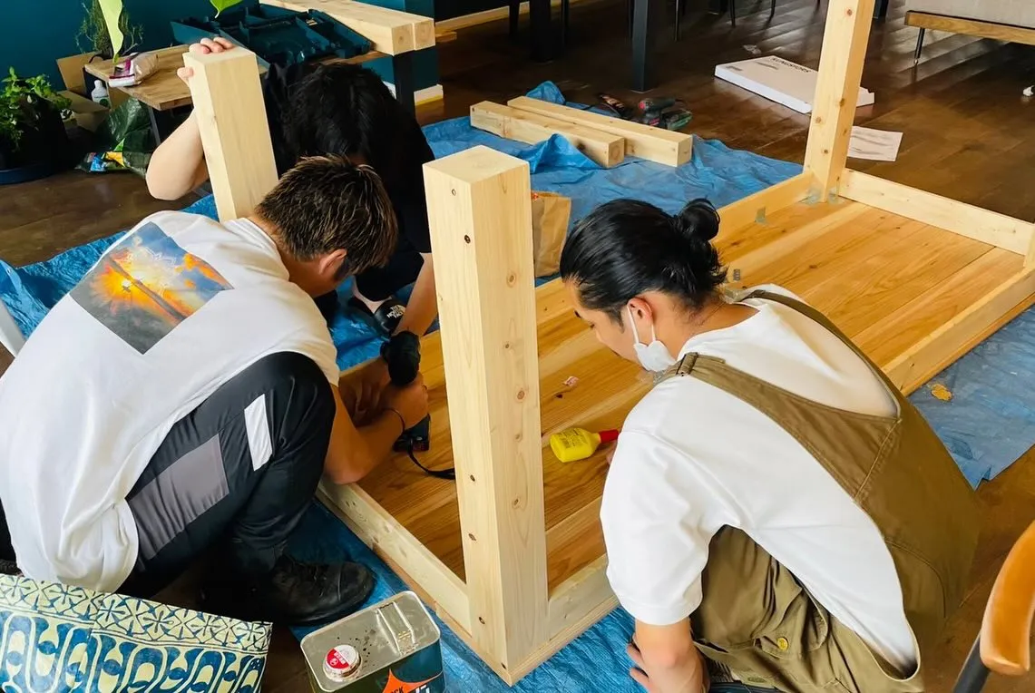 店内の大きなテーブルの思い出。