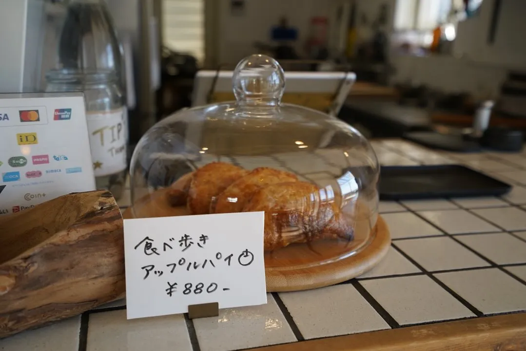 食べ歩きアップルパイ🍎